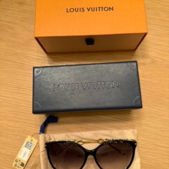 My LV Chain Two Classique Square Sunglasses - Picture 4 of 8